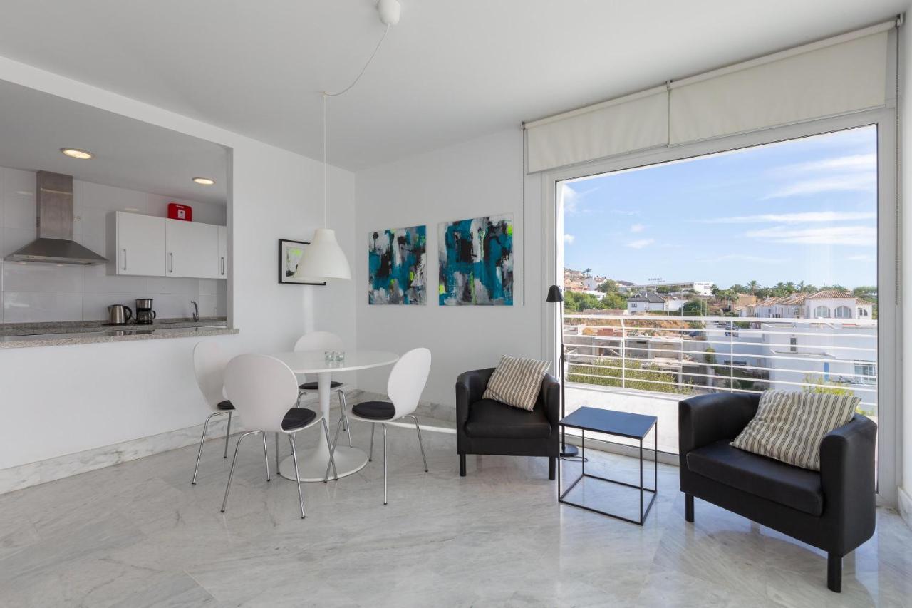 With A Sunny Terrace Apartment *