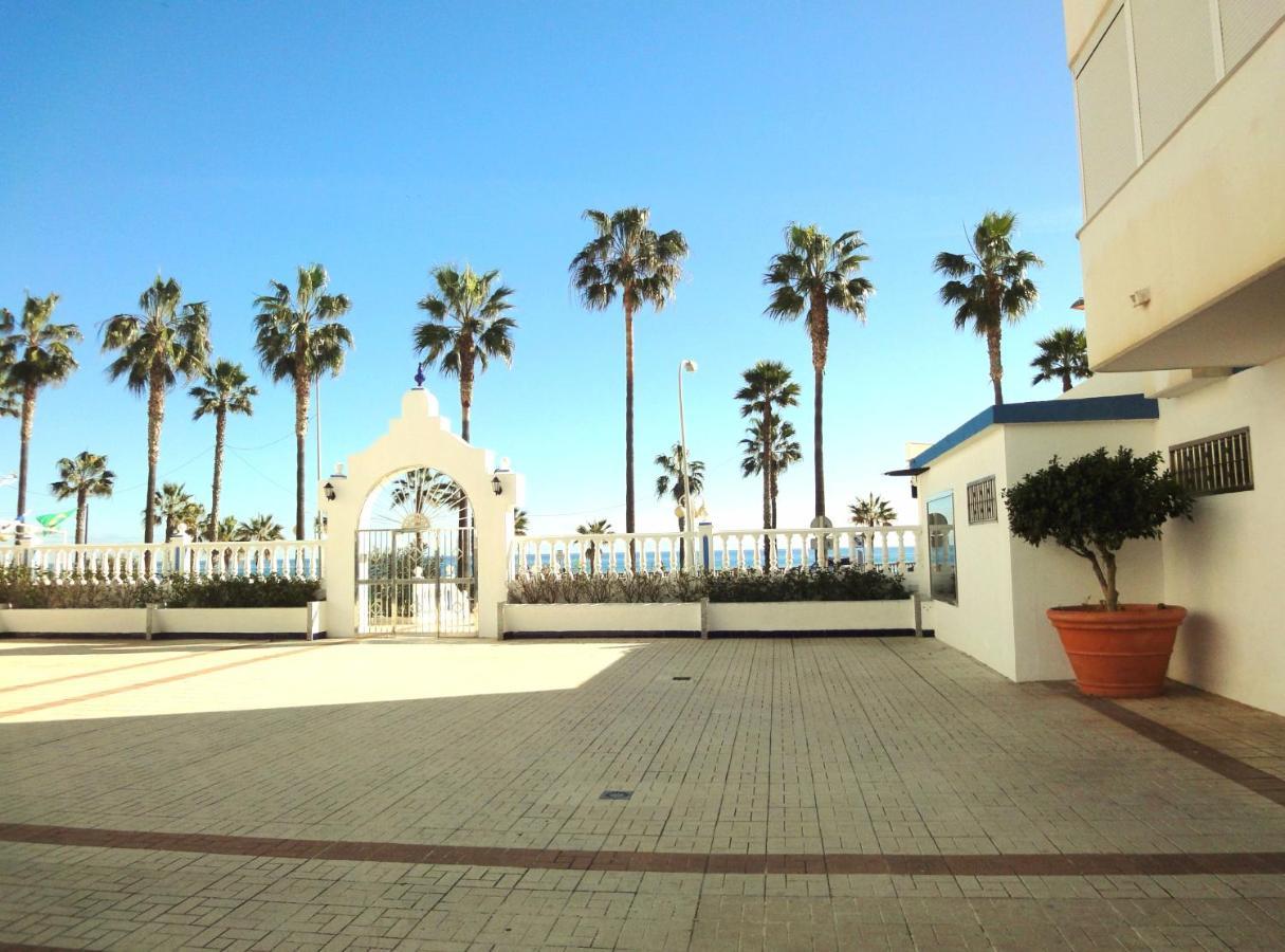 Costamar, Primera Linea De Playa, 3 Dormitorios, 2 Baños, Vistas Al Mar, Internet Wifi Y Garaje, Ideal Parejas Y Familias Benalmádena