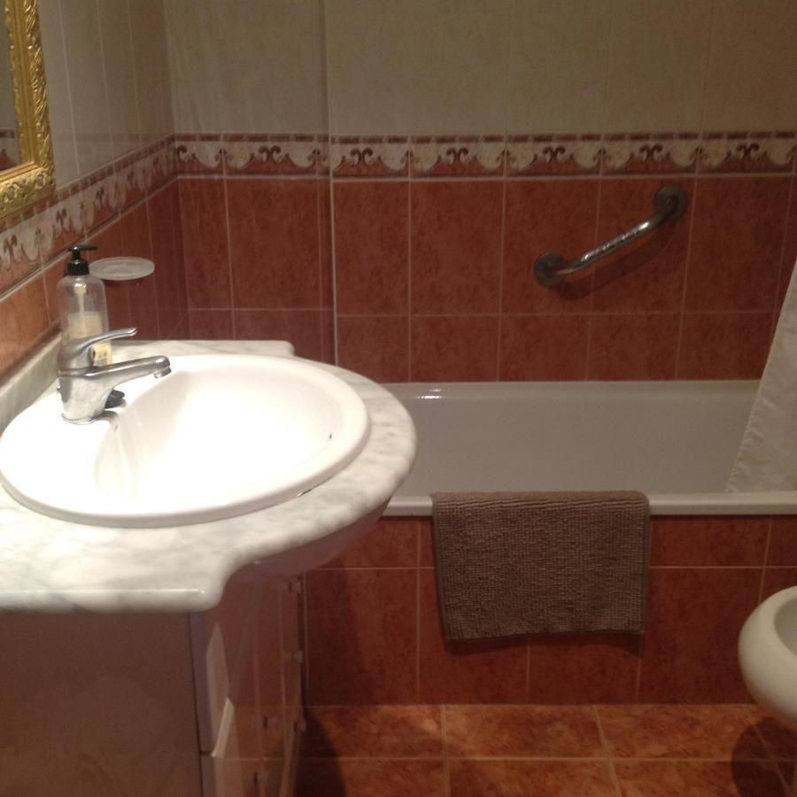Pueblo Evita. Stunning Sea And Mountain Views, Close To Amneties. Apartment Benalmadena