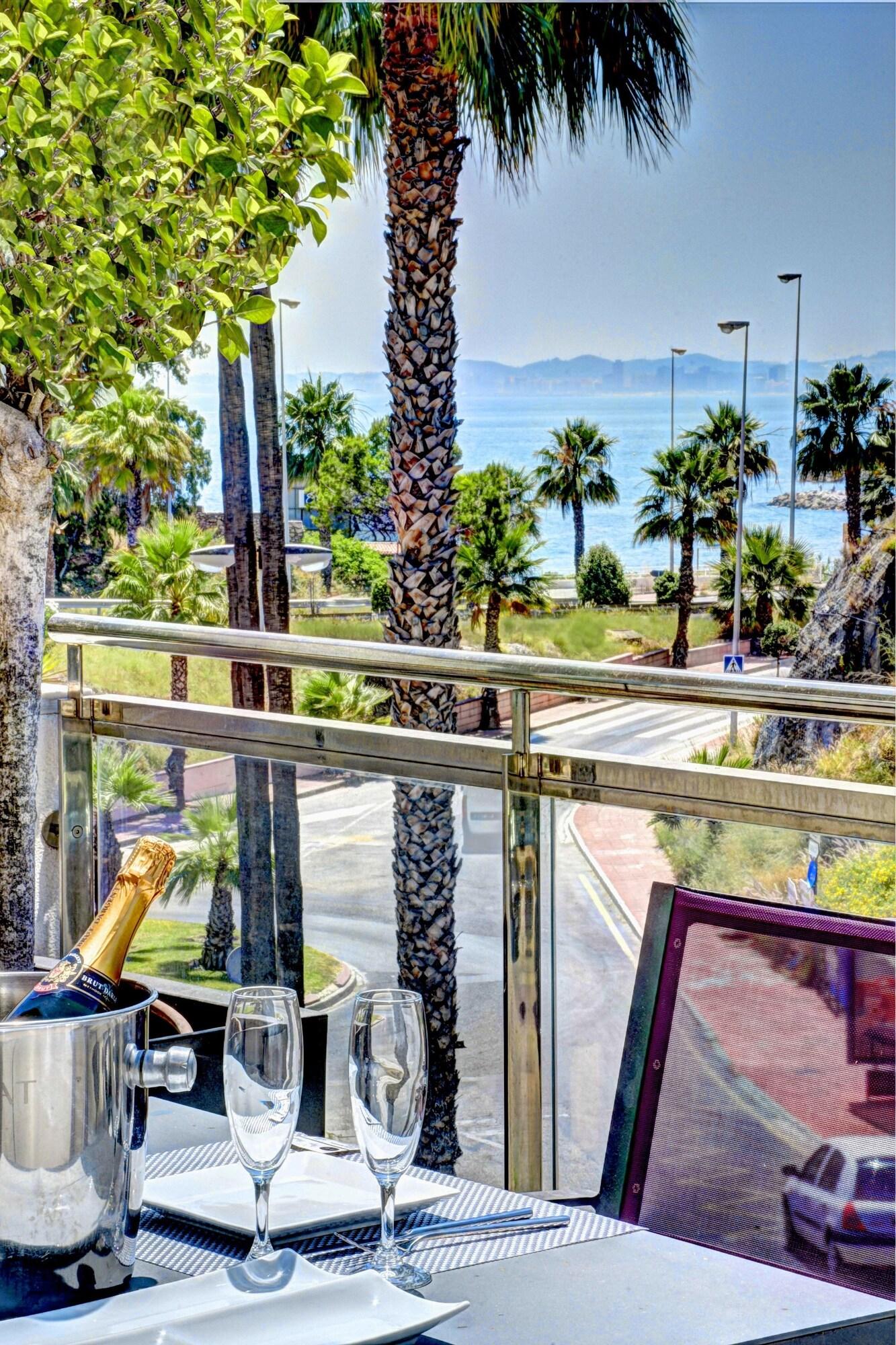 Aparthotel Artplatinum & 4*