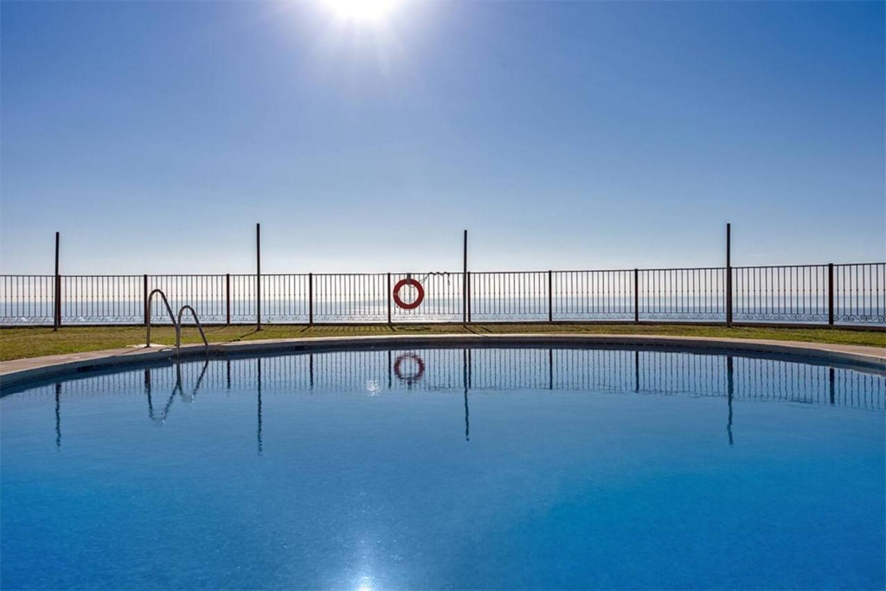 2 Bed Apartment, Big Terrace, Pool, Views + Beach! Appartement