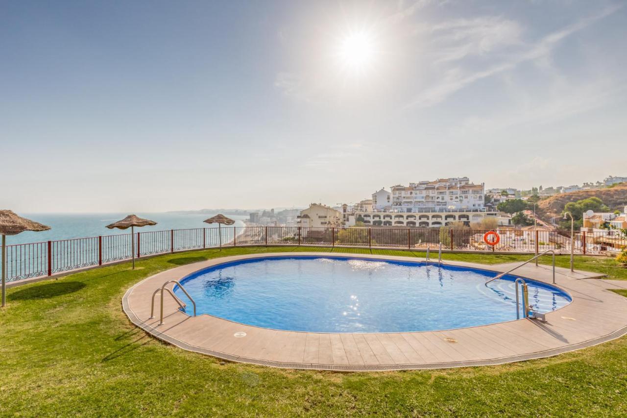 Appartement 2 Bed Apartment, Big Terrace, Pool, Views + Beach! Benalmádena
