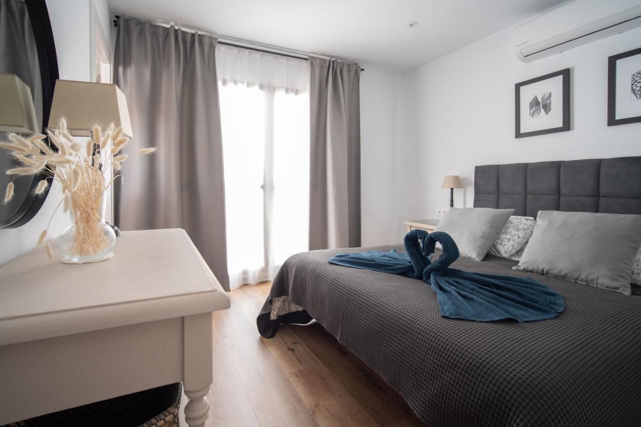 Freshly Renovated, Modern Penthouse Pueblo Evita! Apartamento Benalmádena