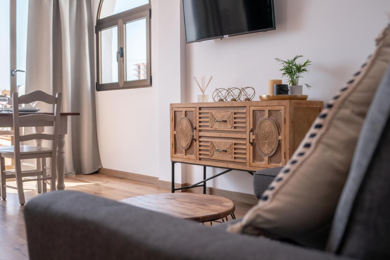 Freshly Renovated, Modern Penthouse Pueblo Evita! Apartamento Benalmádena