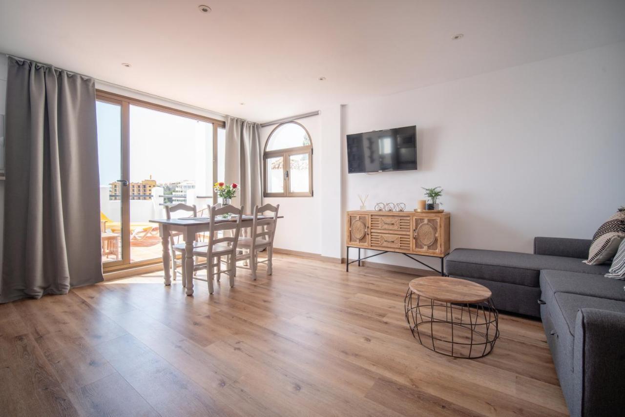 Freshly Renovated, Modern Penthouse Pueblo Evita! Benalmádena