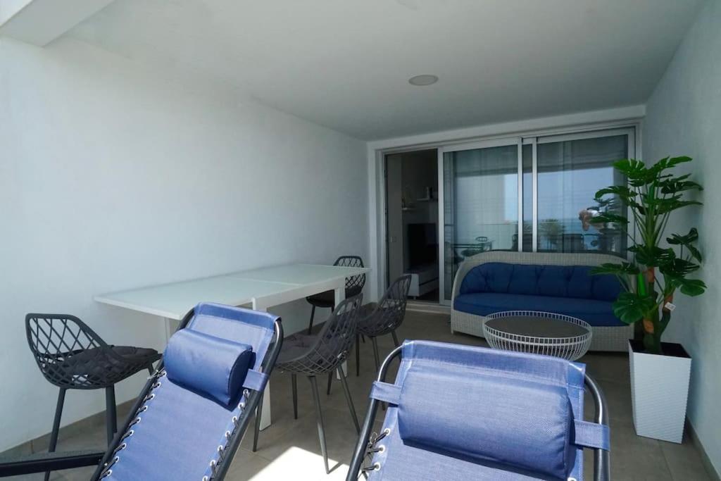 Apartamento Deluxe Sea View With A Swimming Pool