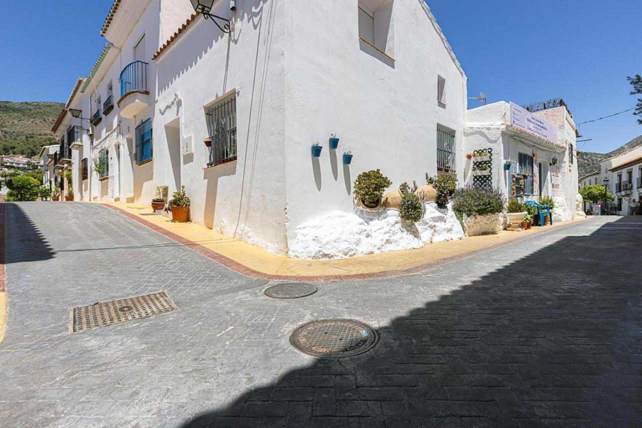 098 Traditional 2 Bed Pueblo Townhouse With Private Terrace