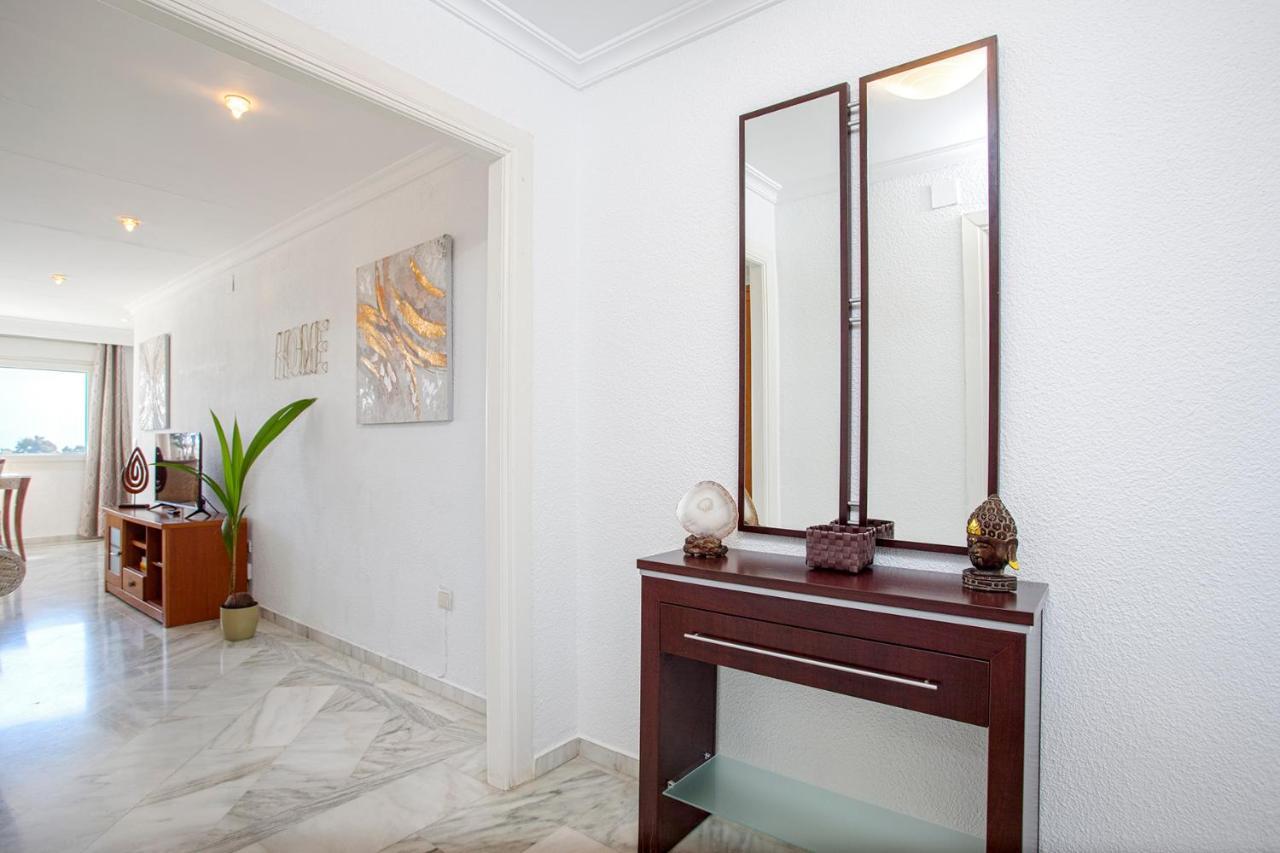 Apartment And Pool Holidays At The Grand Coloso *