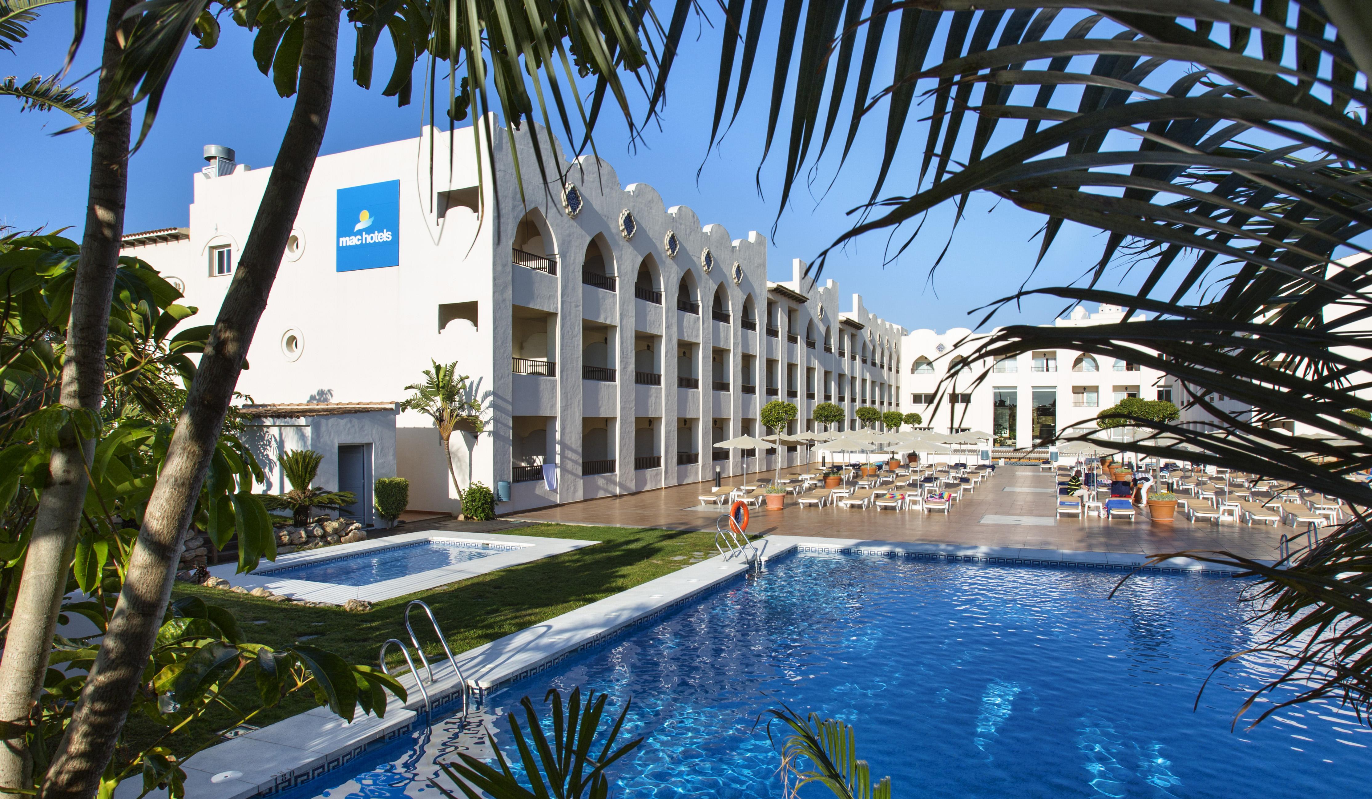 Mac Puerto Marina Hotel