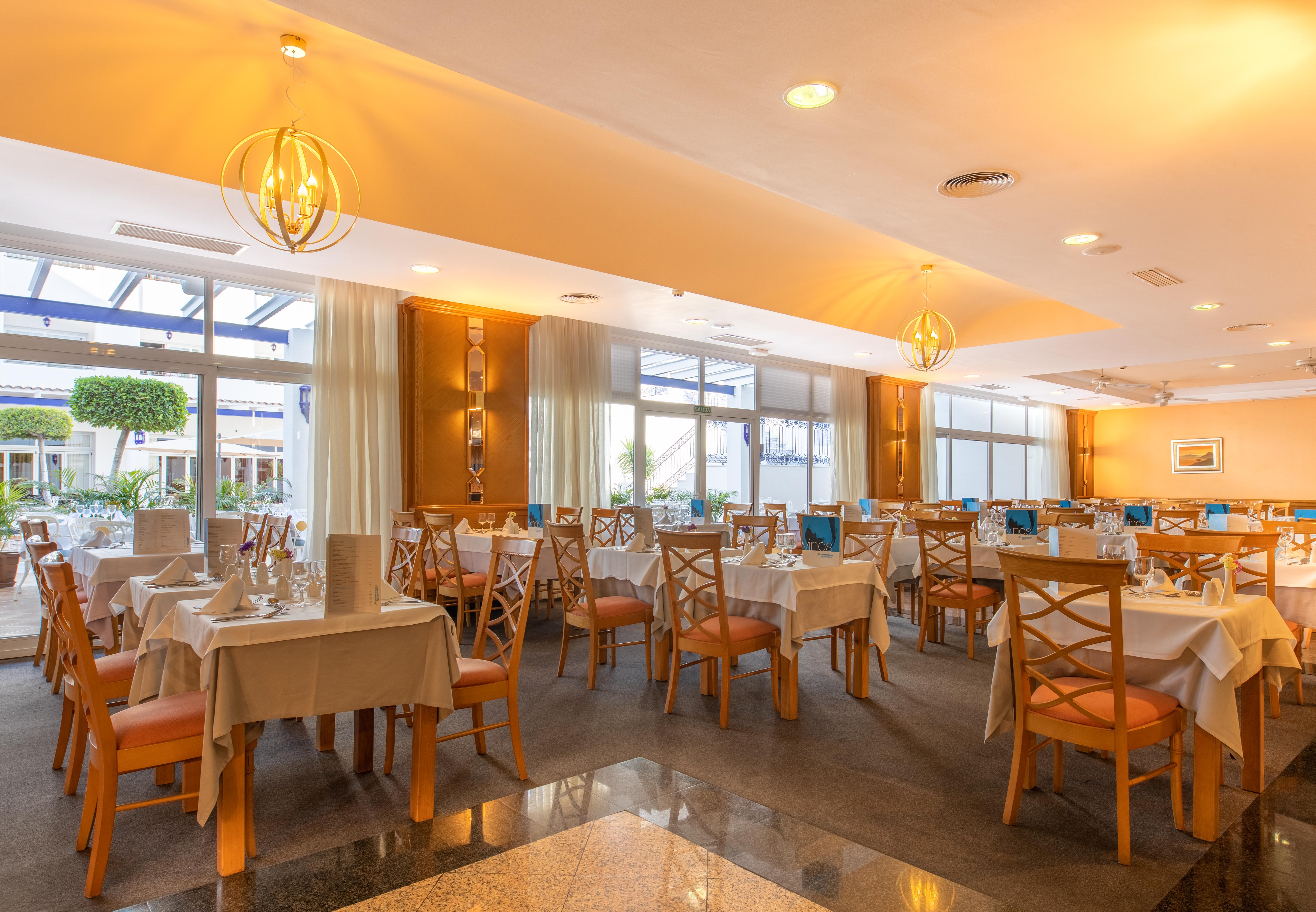 Mac Puerto Marina Hotel 4*