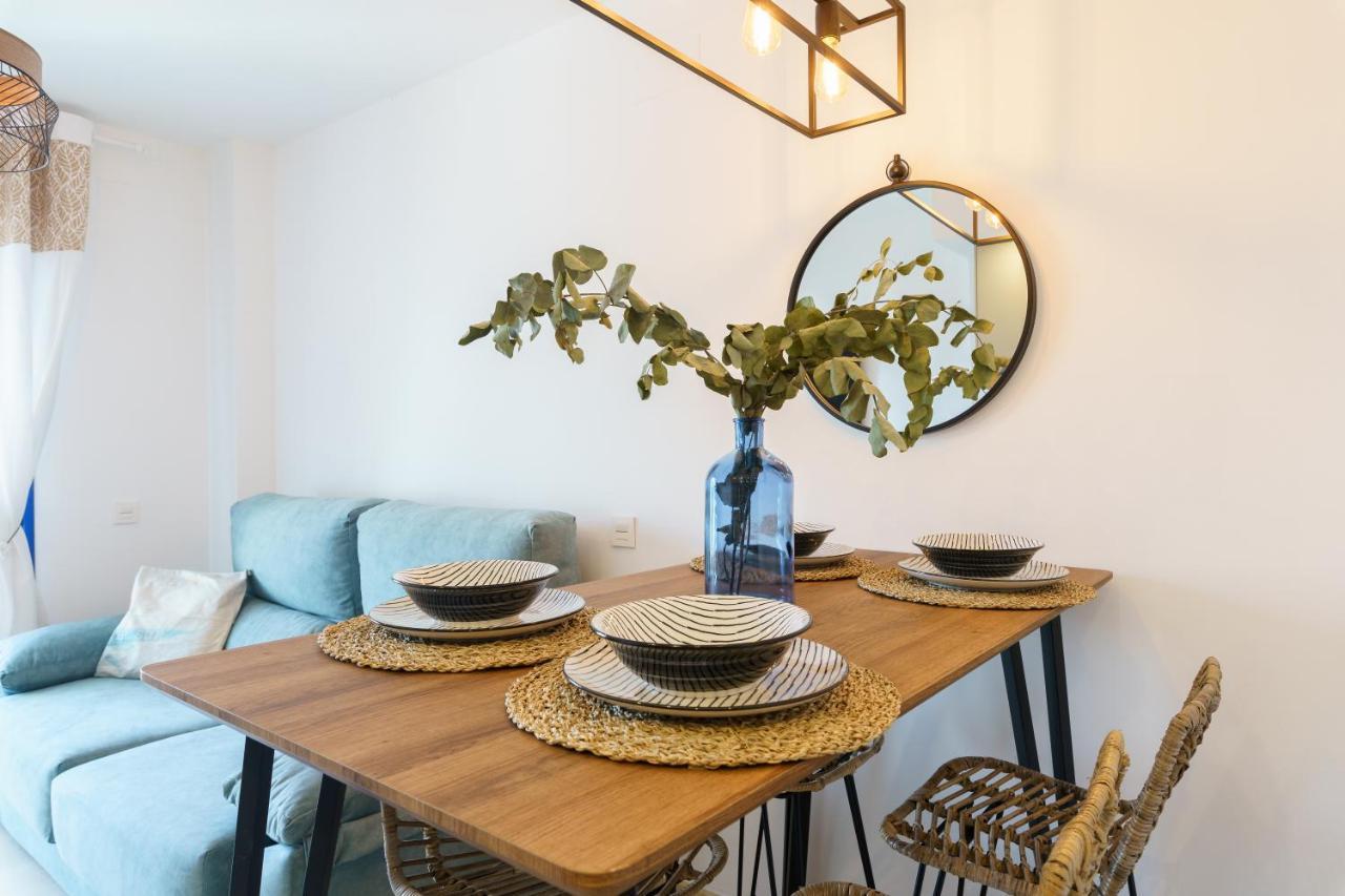 2nd Line From The , Seaviews + Parking &pool * Benalmádena
