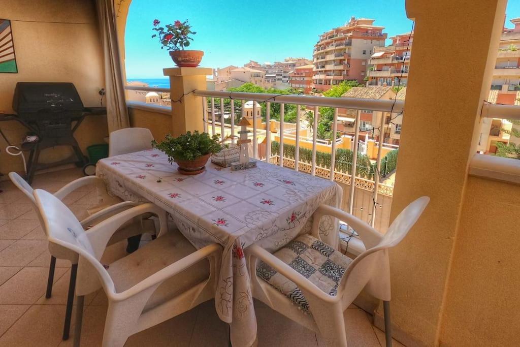 With Sea And Mountain Views En Piso Compartido 1 O 2 Personas *
