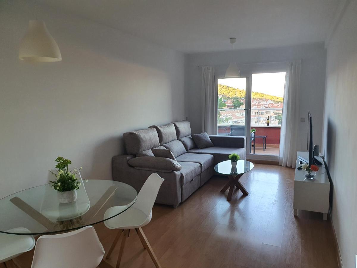 Cubo's Benalvistas Urban Love & 2 Free Parking Apartment *