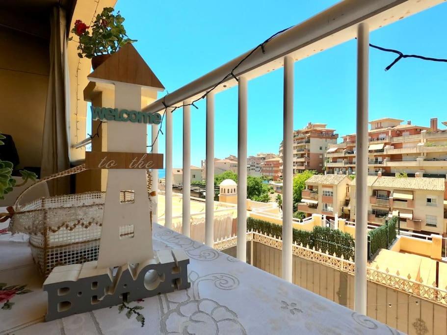 With Sea And Mountain Views En Piso Compartido 1 O 2 Personas * Benalmádena