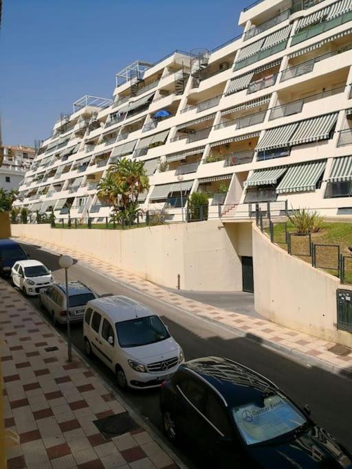 With Sea And Mountain Views En Piso Compartido 1 O 2 Personas Bed & Breakfast Benalmadena