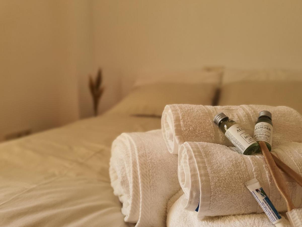 Apartment Cubo's Benalvistas Urban Love & 2 Free Parking *