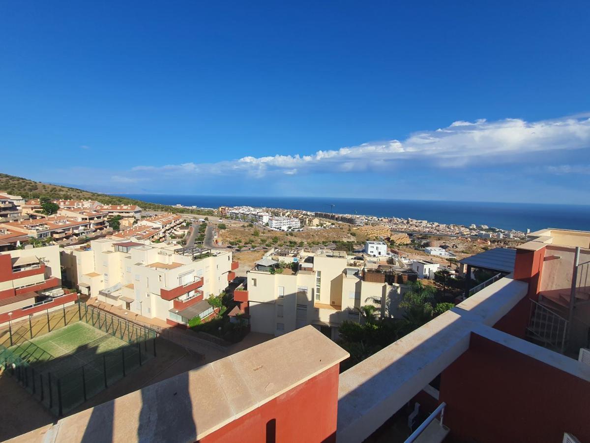 Cubo's Benalvistas Urban Love & 2 Free Parking