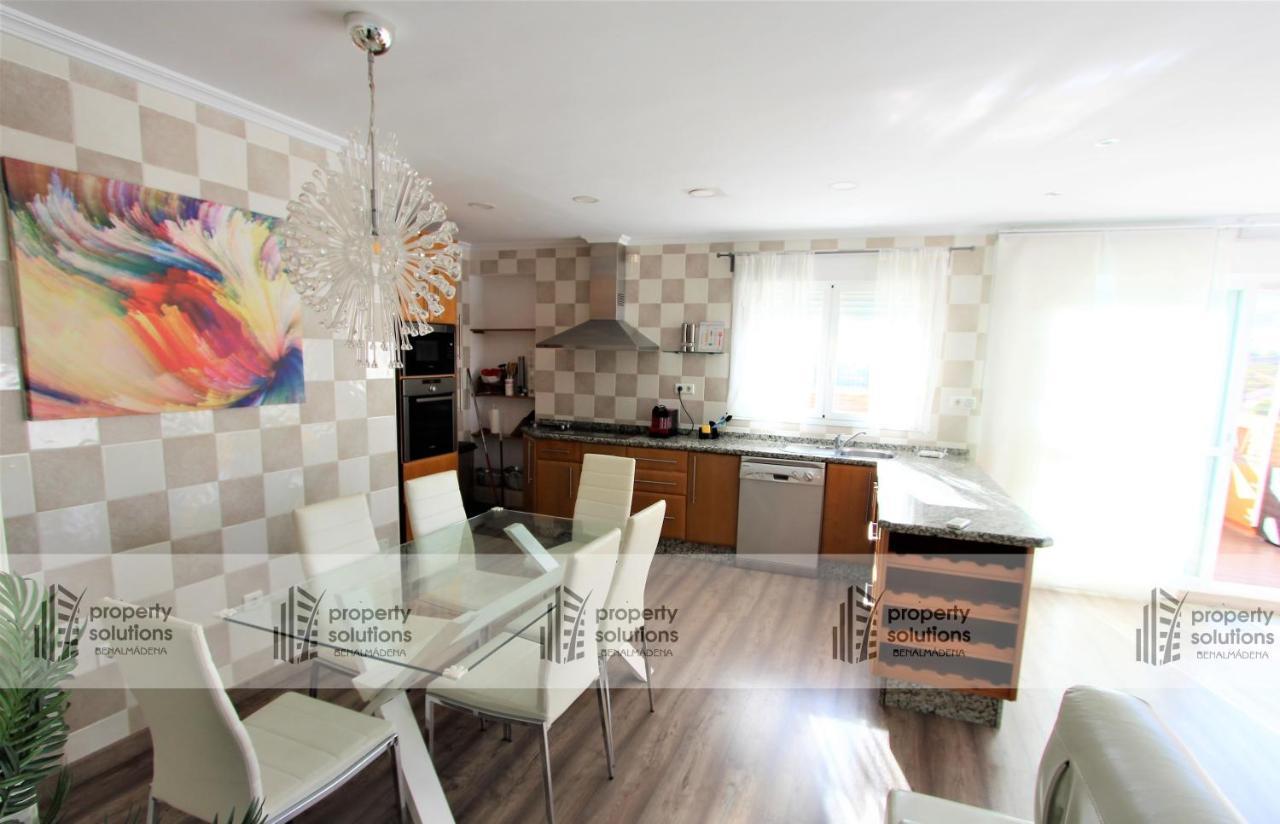 ático Deluxe. Gran Terraza Con Vistas Panorámicas. Piscina De Temporada. Parking Gratis. Apartamento