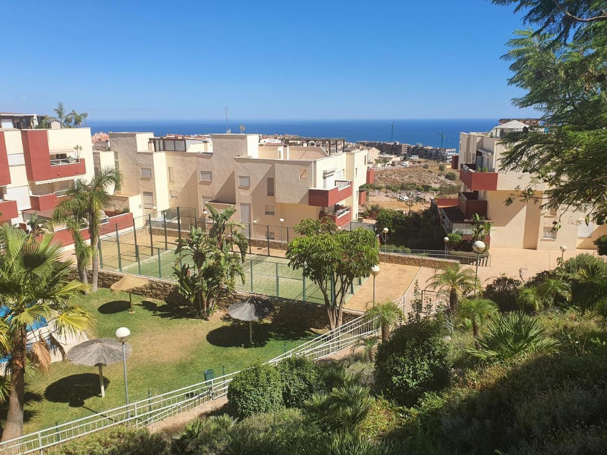 Cubo's Benalvistas Urban Love & 2 Free Parking Apartment *
