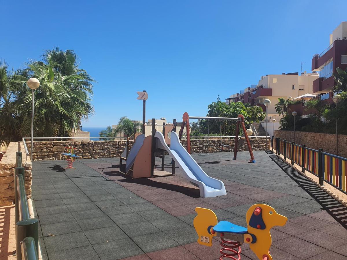 Cubo's Benalvistas Urban Love & 2 Free Parking Apartment
