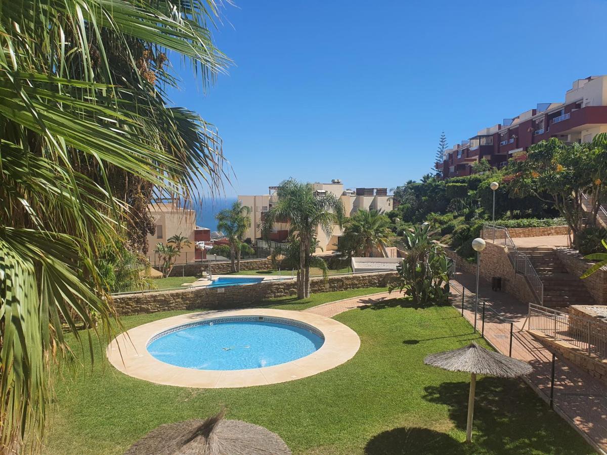 Apartment Cubo's Benalvistas Urban Love & 2 Free Parking