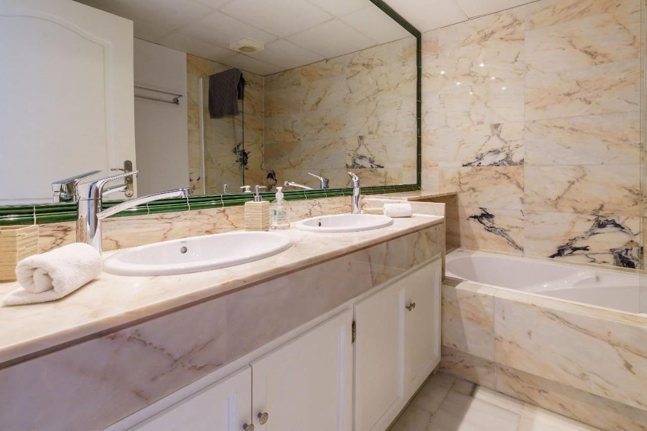 Beautiful Views Family Townhouse Steps From The Holiday home Benalmadena