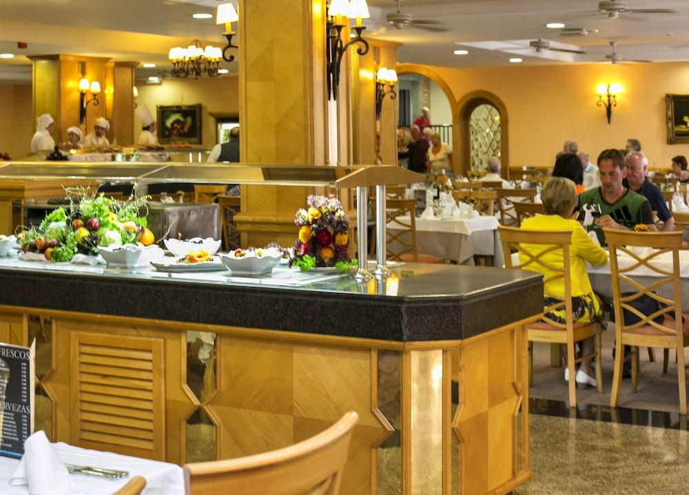 Mac Puerto Marina Hotel 4*