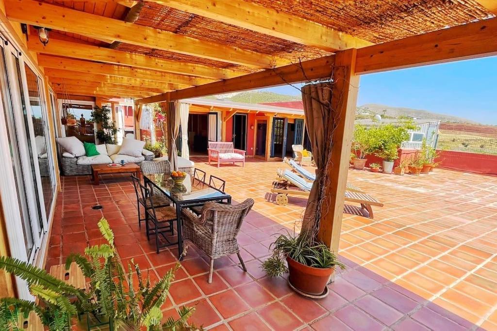 Precioso Atico Con Gran Terraza Y Vistas Al Mar.