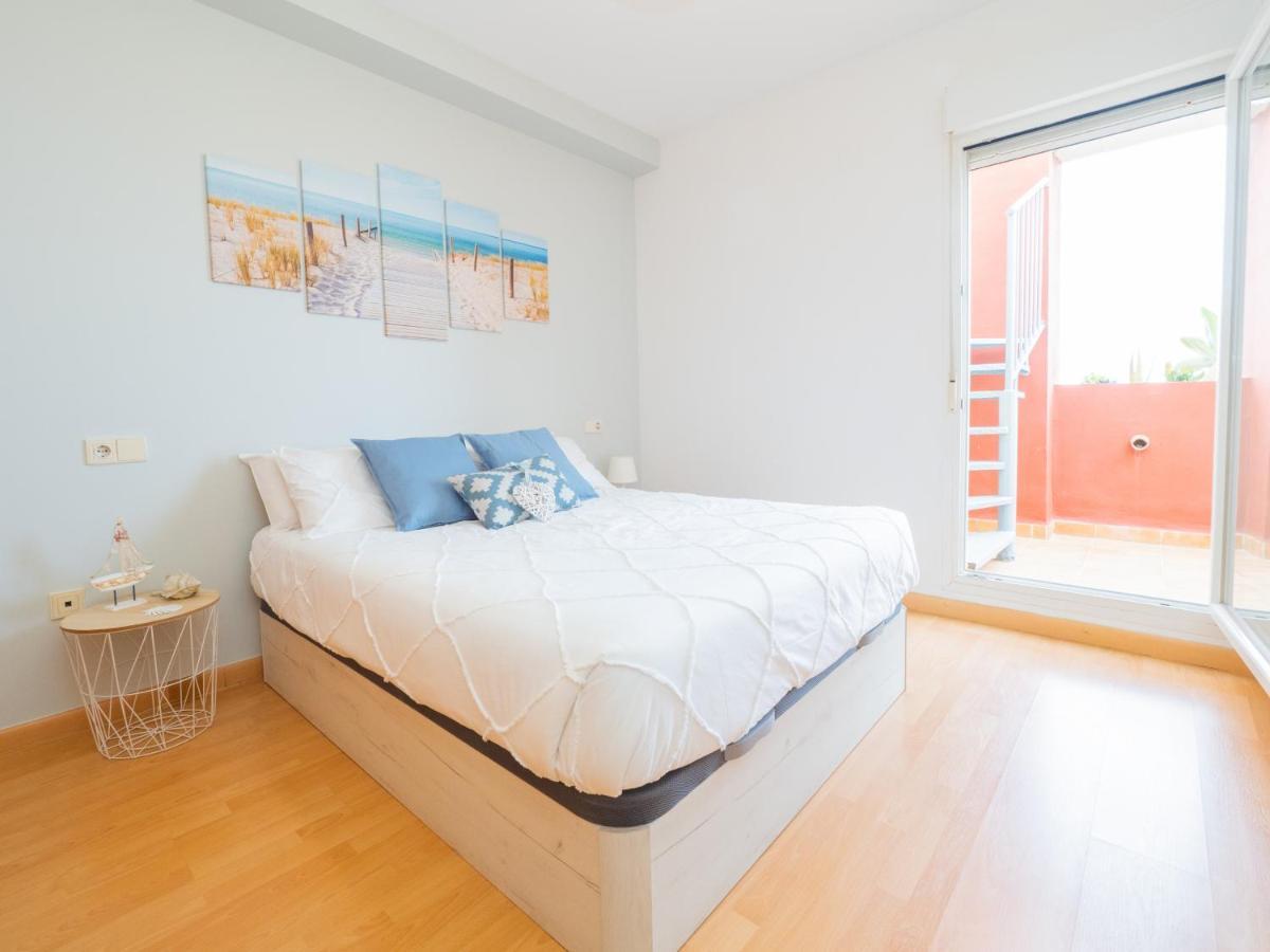 Cubo's Benalvistas Urban Love & 2 Free Parking Apartment