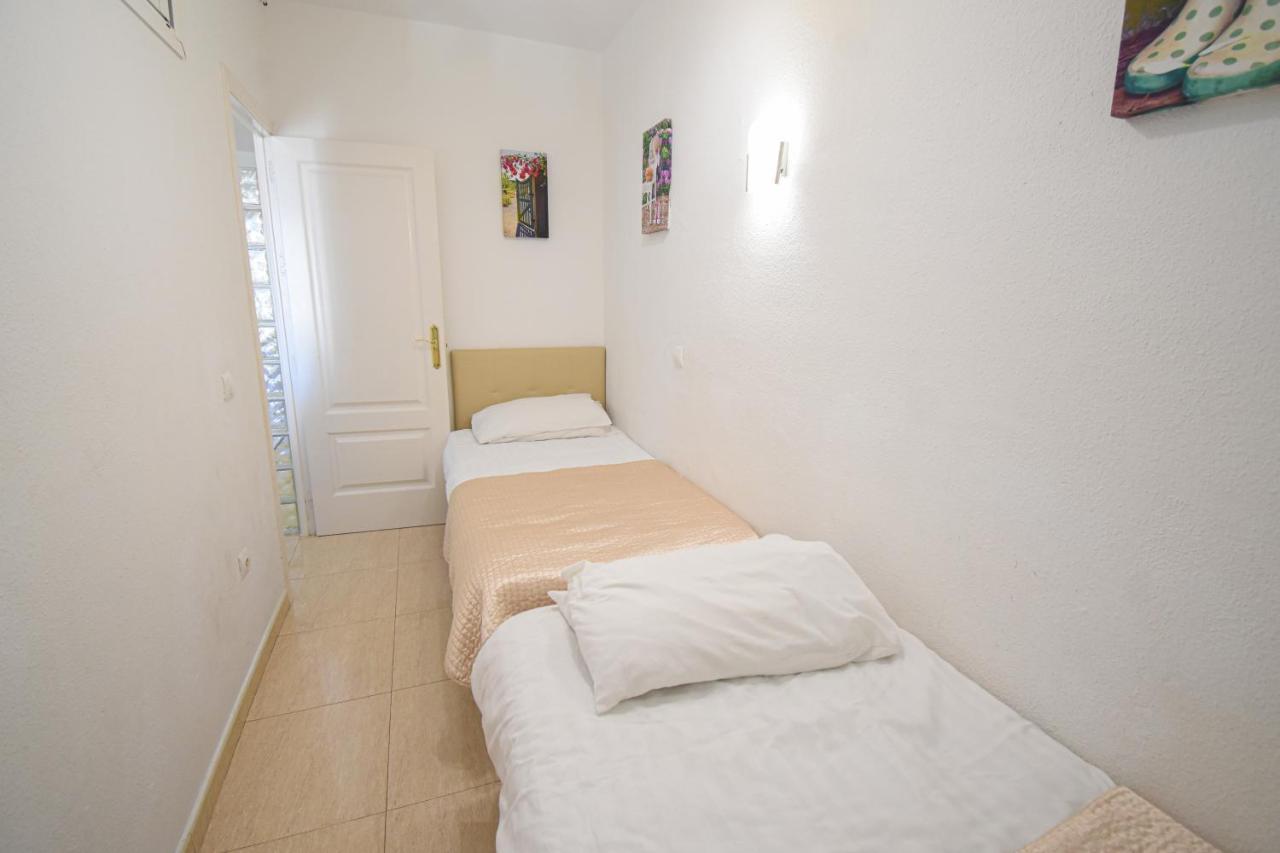 Benal Beach, Superb 2 Bedroom 2 Bathroom Front Sleeps 6 Apartamento Benalmádena
