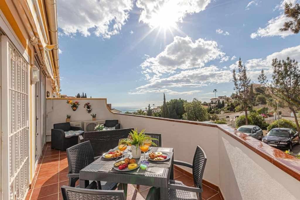 797holidayrentals- En Torremuelle Con Terraza Y Piscina Apartment Benalmadena