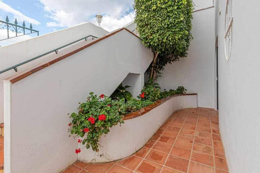 797holidayrentals- En Torremuelle Con Terraza Y Piscina * Benalmadena