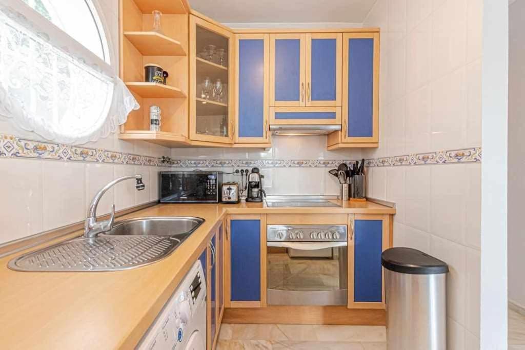 797holidayrentals- En Torremuelle Con Terraza Y Piscina Benalmadena