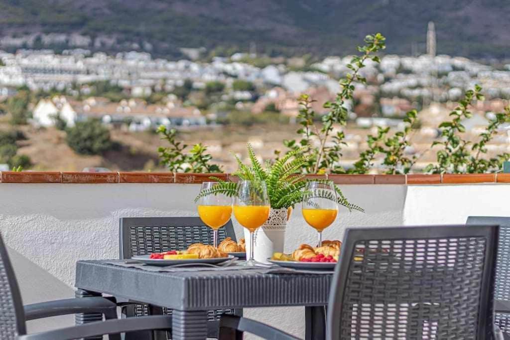 797holidayrentals- En Torremuelle Con Terraza Y Piscina Apartment Benalmadena