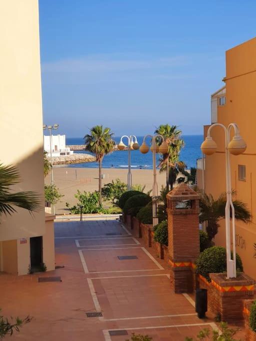 Apartment 1 Bedroom Beachfront With Spectacular Sea Views!