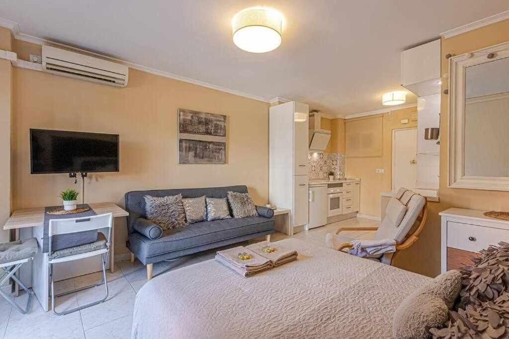 Apartment 797 Holiday - Equipado Estudio Cerca Del Parque La Paloma Benalmadena