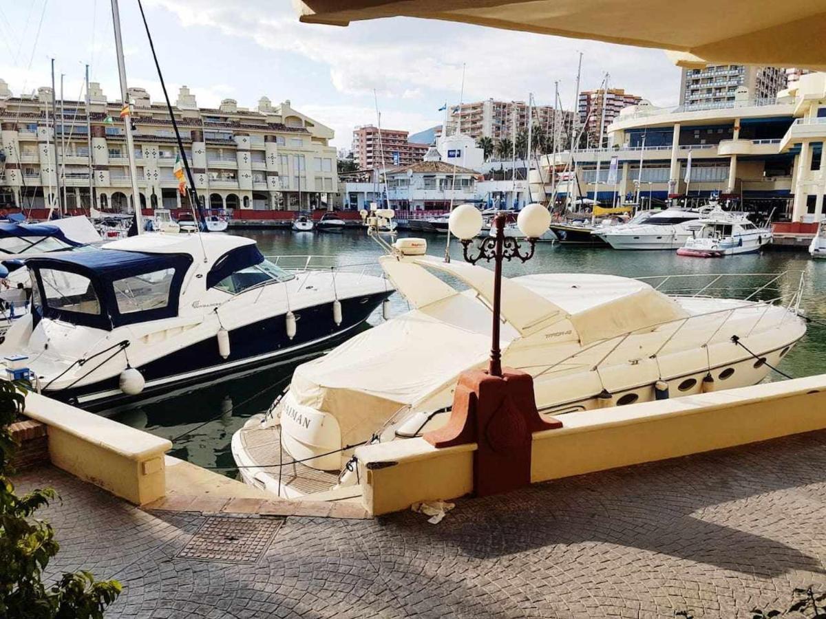 Lujoso En De La Isla De Puerto Marina *