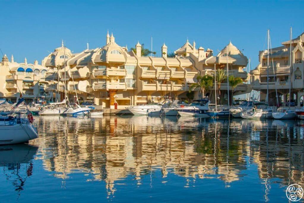 Stylish Seaside 3 Bed With Terrace + Sea View Apartment *