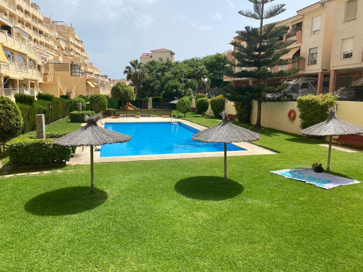 With Sea And Mountain Views En Piso Compartido 1 O 2 Personas * Benalmádena
