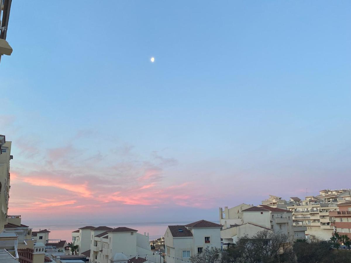 Bed & Breakfast With Sea And Mountain Views En Piso Compartido 1 O 2 Personas Benalmadena