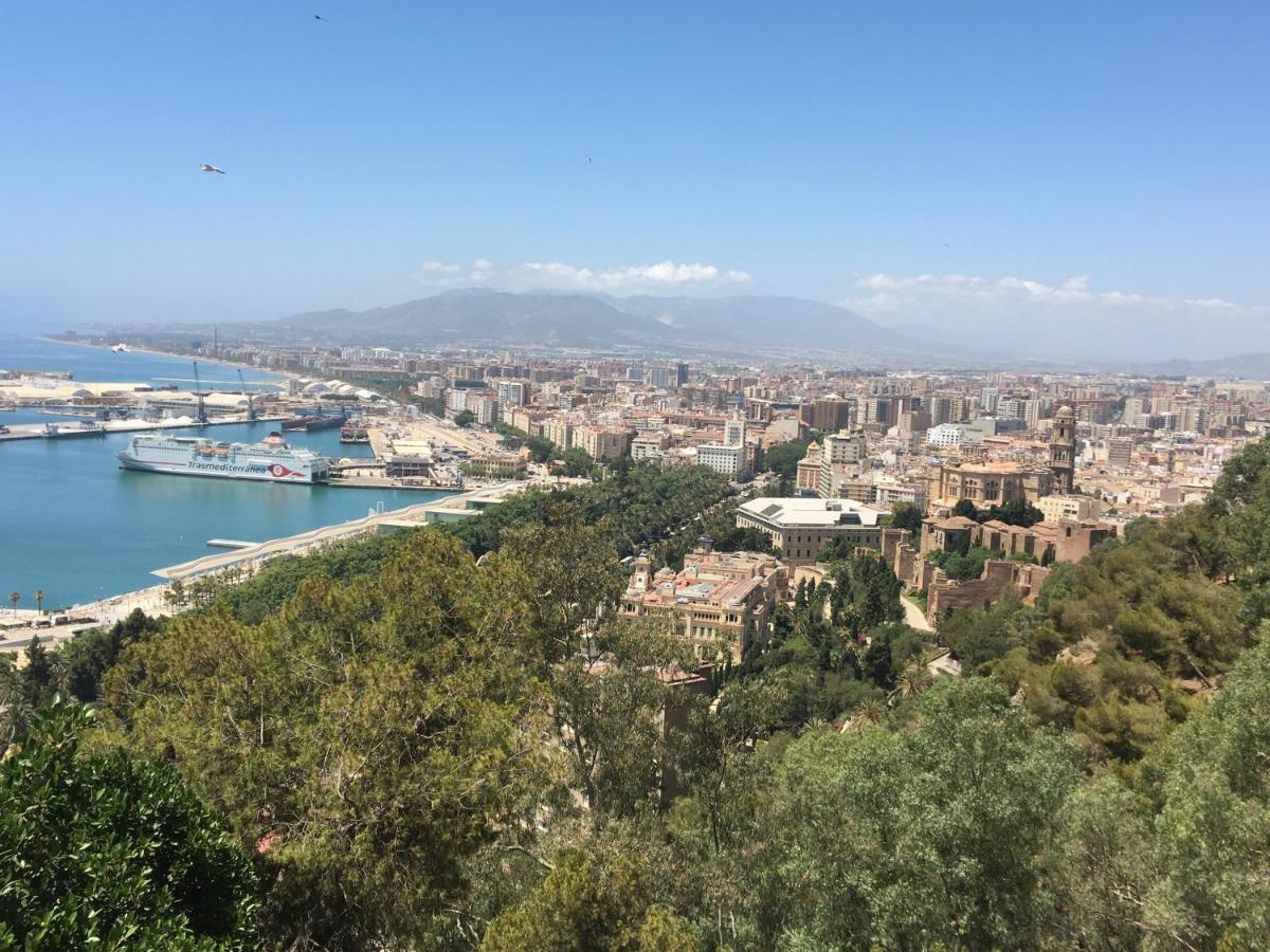With Sea And Mountain Views En Piso Compartido 1 O 2 Personas Bed & Breakfast Benalmadena