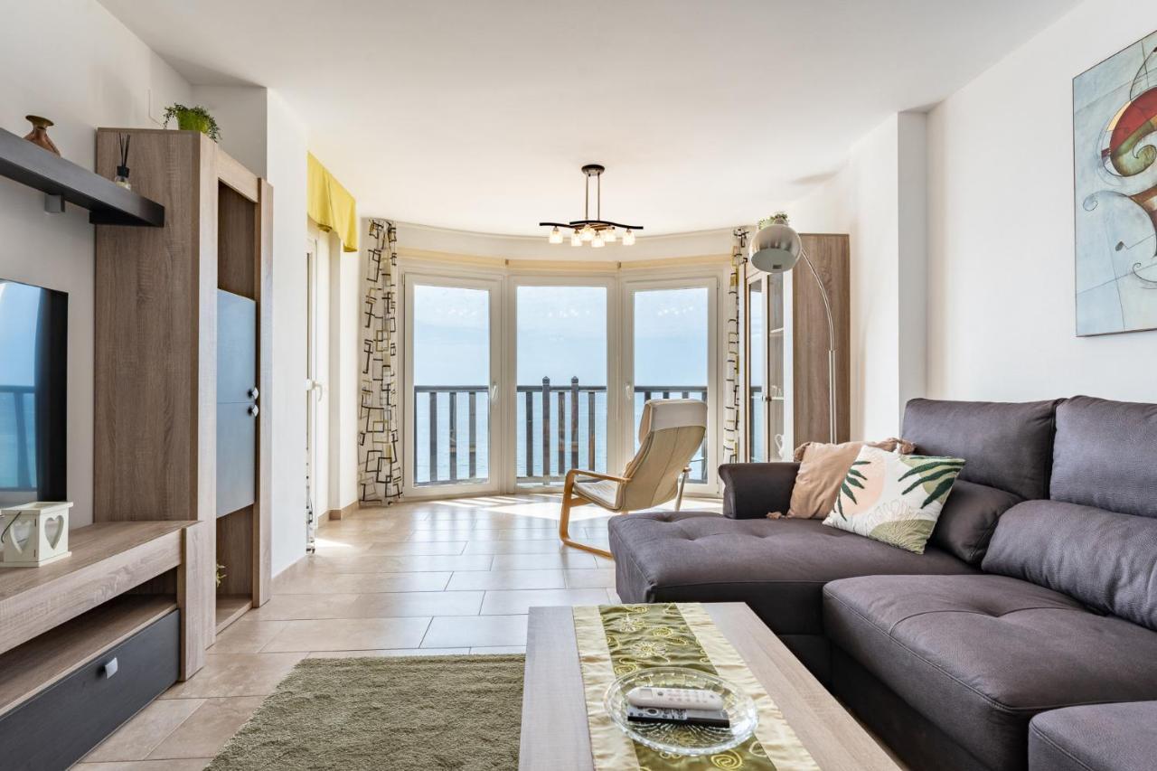 Spectacular Sea Views Parking And Pool Apartment