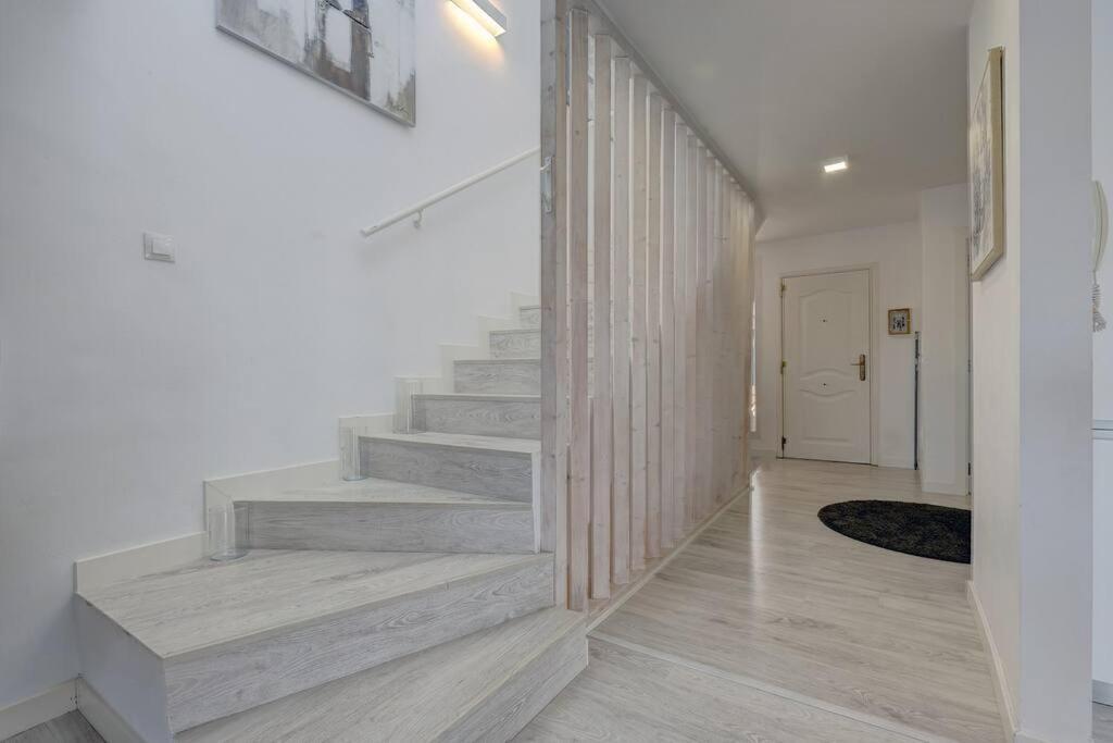 3 Bedroom Semi Detached With Stunning Views! Apartment