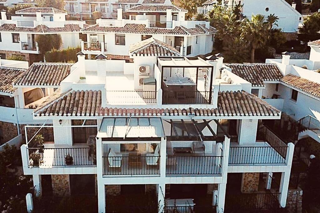 Apartment 3 Bedroom Semi Detached With Stunning Views! *