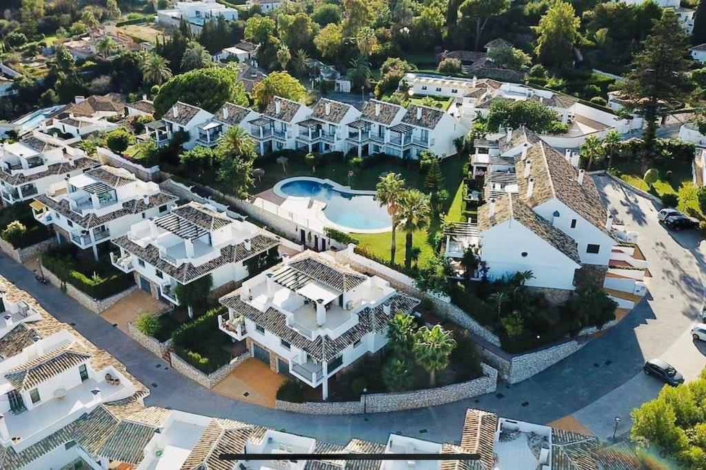 3 Bedroom Semi Detached With Stunning Views! Apartment