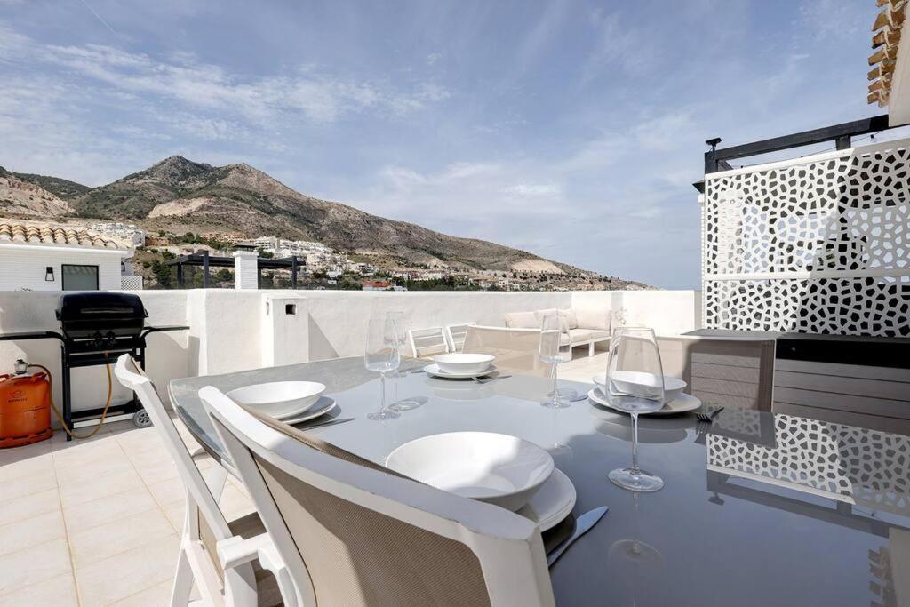 3 Bedroom Semi Detached With Stunning Views! *