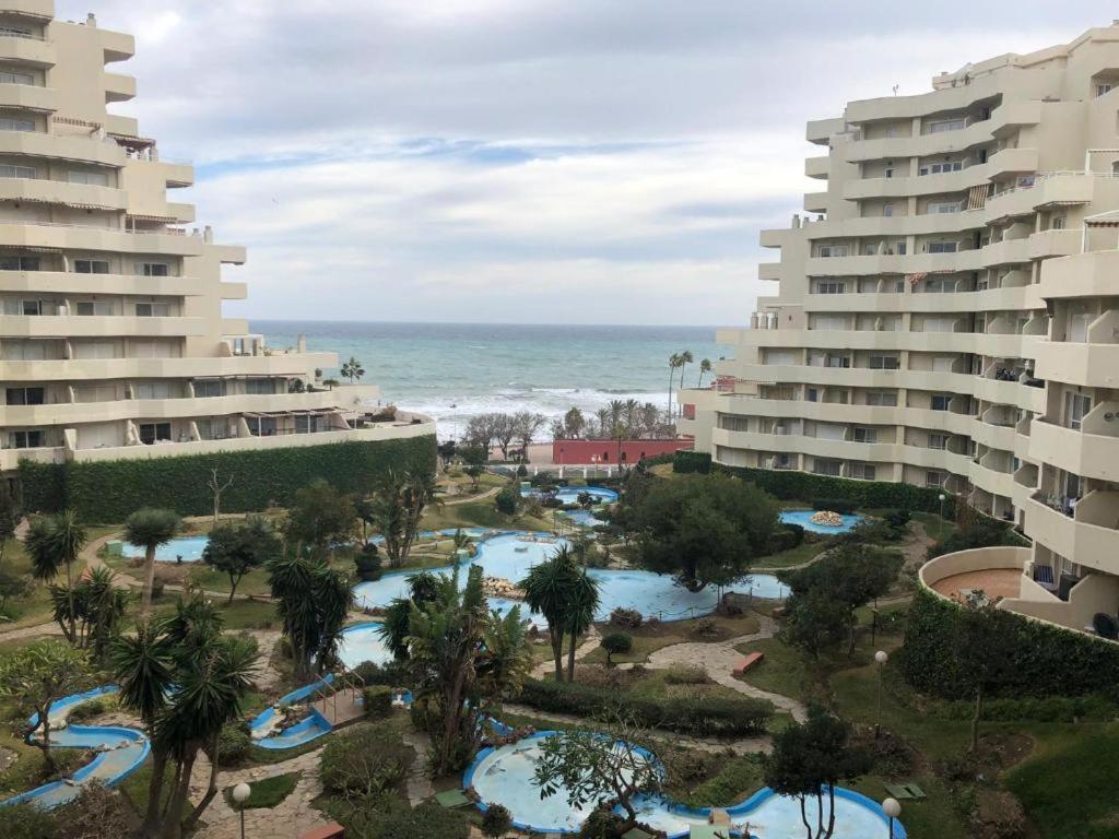 Con Terraza Y Piscina - Todoholiday * Benalmádena