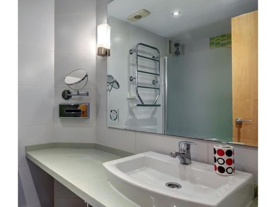 Benalbeach. 1º Linea De Playa. Apartment *