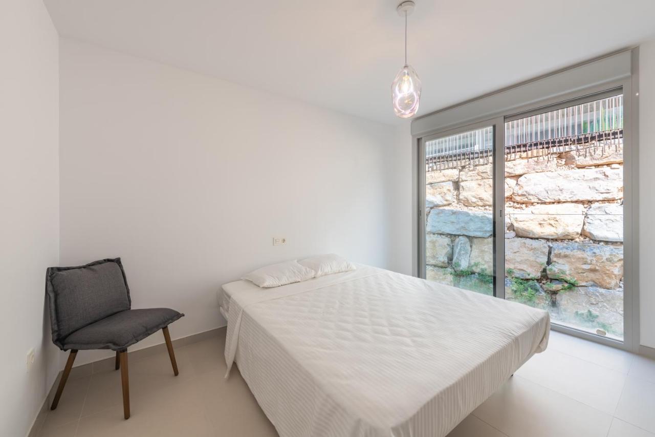 3 Bedroom Sea View Stupa Hills Apartment *