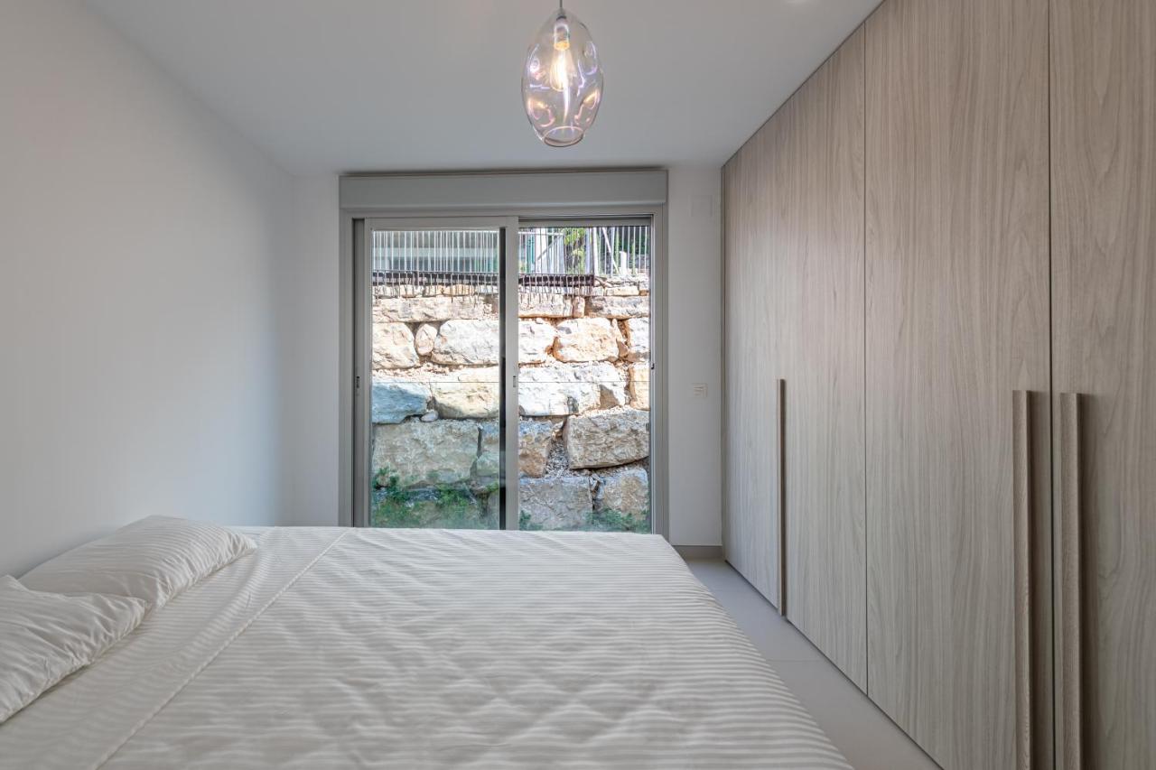 3 Bedroom Sea View Stupa Hills Apartment *